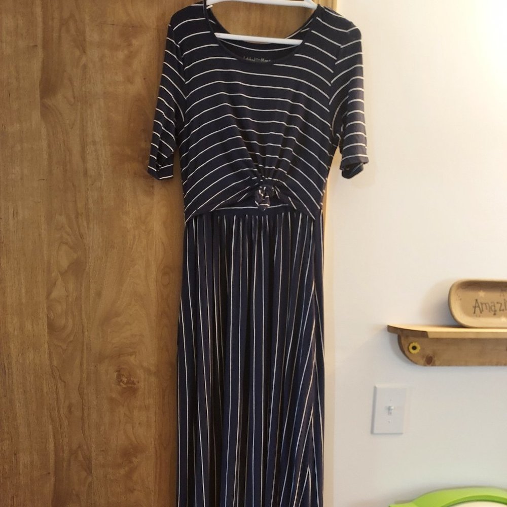 Latched Mama Maxi